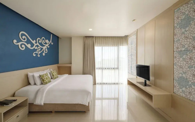 Jolly Suites Petkasem