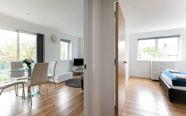 Skyvillion - Tower Point Enfield 1bed W Balcony