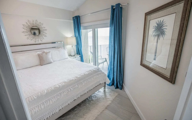 Enjoy Sunsets at Fully Equipped Condo at the Beach