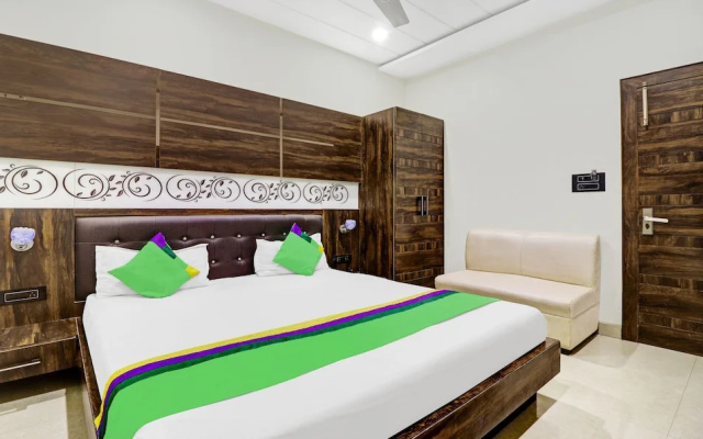 Itsy Hotels Anjali Mahal 500, Mtrs From Mathura Railway Station