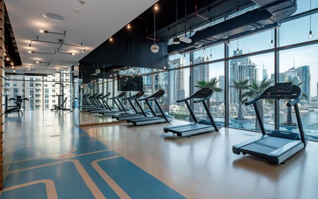 Unique bright studio with balcony in Marina Gate