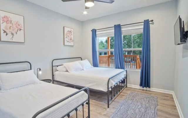 Lovely & Charming 4br/2.5ba Near Downtown's Prime