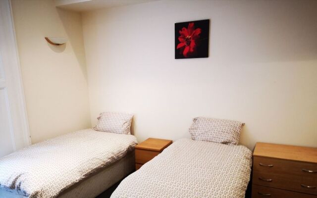 Exchequer Grange - Hostel