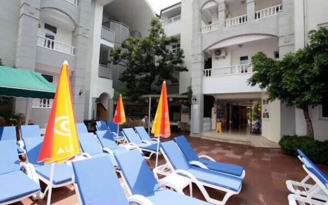 Blue Lagoon Apart Hotel