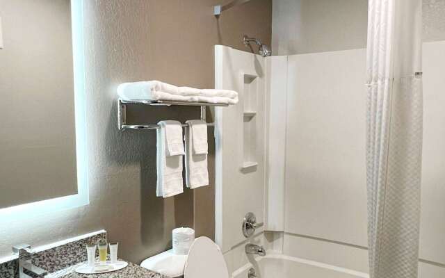 Super 8 by Wyndham Cedar Rapids