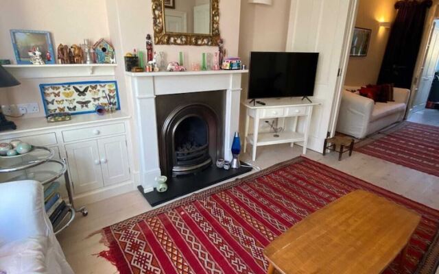 Delightful 2BD Cottage-chic House Hammersmith!