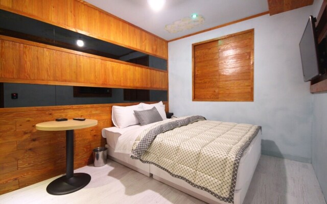 Busan Jangjeon-dong Oops