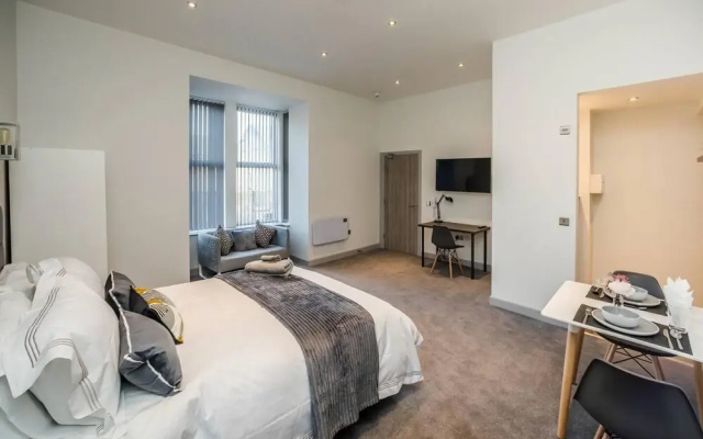 Exquisite Serviced Studio With Private Parking
