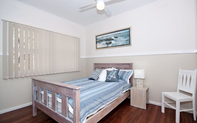 Blue Water, 127 Government Road