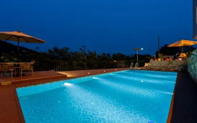 Beiqi Mountain Courtyard · Habitat Scenic Mountain Lodge (Huanshan Lake)