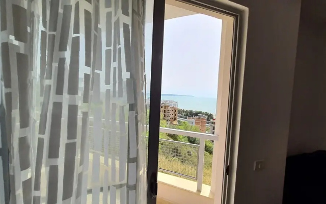 Green Apartment