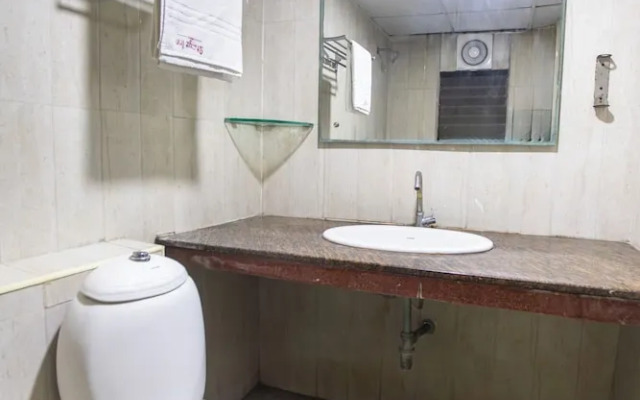 Stayz Inn near Marina Beach