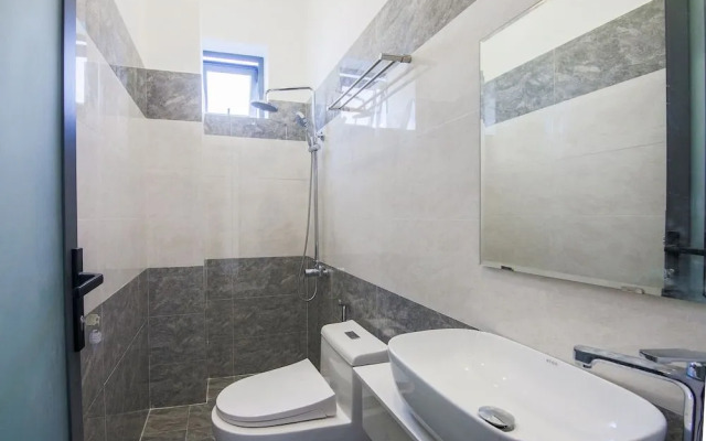 Ezs House Hotel by OYO Rooms