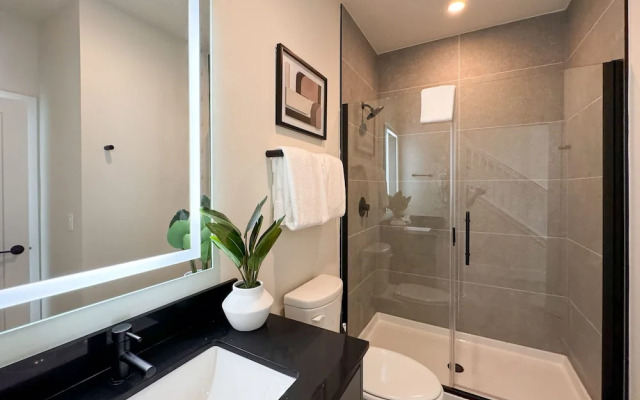 Upstay - Modern Family Townhouse w Private Pool