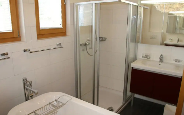 Hilltop Apartment With Valley Views