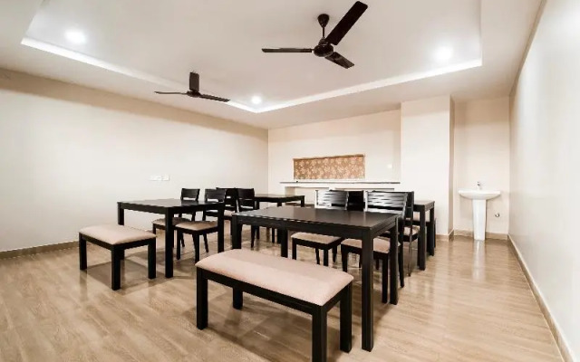 Capital O 49955 Hotel Green Tree