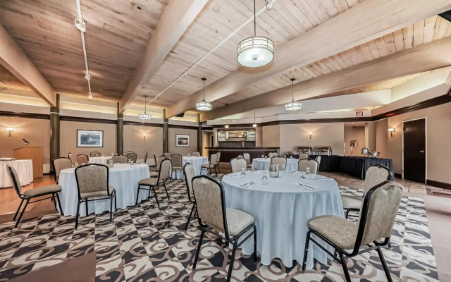 Jasper Inn & Suites by INNhotels