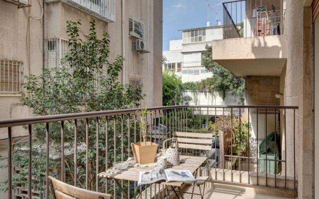 TLV2RENT Unique Dizengof Apartment