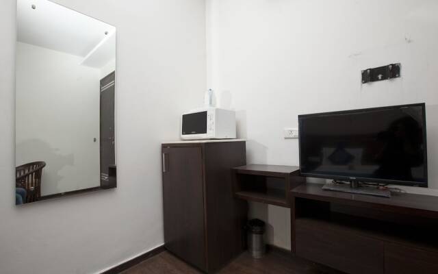 OYO 2216 Hotel Live Inn