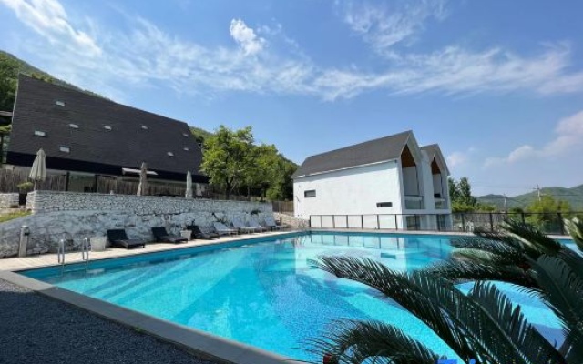 Lutos home – Pool – Hangzhou