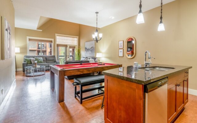 Luxury 3-Br Penthouse | INDOOR Pool & Hot Tub | Pool Table | 2 Decks + Mtn Views