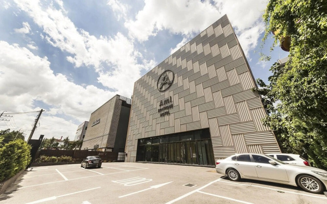 Yongin Army Boutique