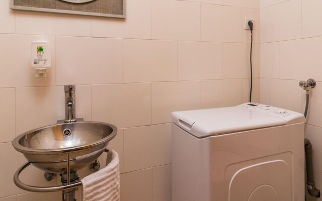 Nice Home in Liznjan With Sauna, Wifi and 4 Bedrooms