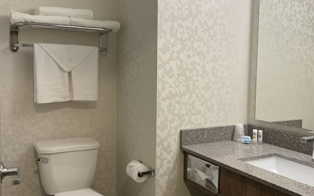 Meridian Inn & Suites Regina Airport