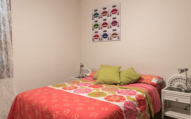 The Midpoint Apartment, Coastal Life Between the Two Beaches