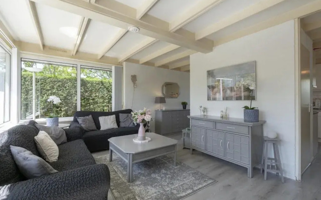 Welcoming Bungalow With Garden