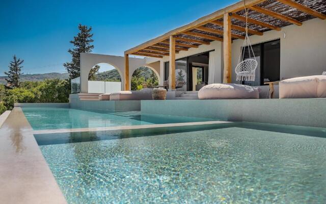 URANOS di GIOIA Villa with magnificent sea view and infinity pool 18x4m