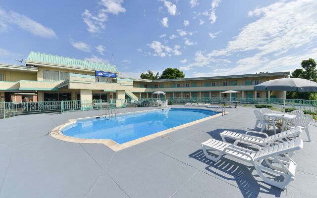 Americas Best Value Inn & Suites South Boston