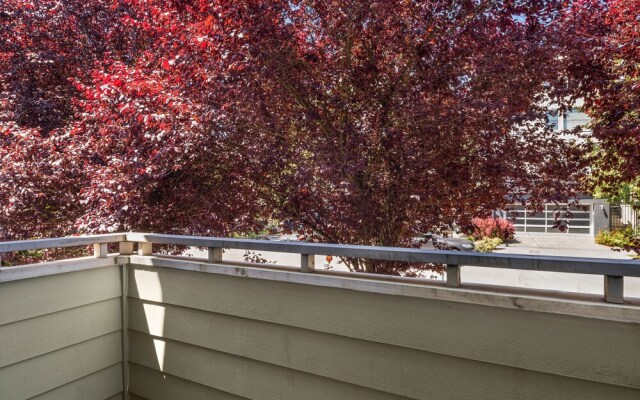 Seattle Vacation Home: Off The Wall
