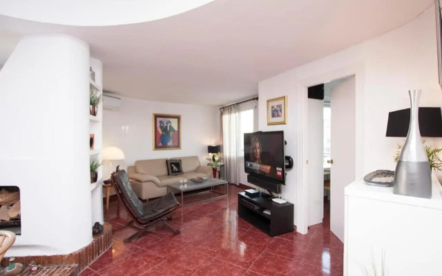 2 Bedrooms 2 Bath