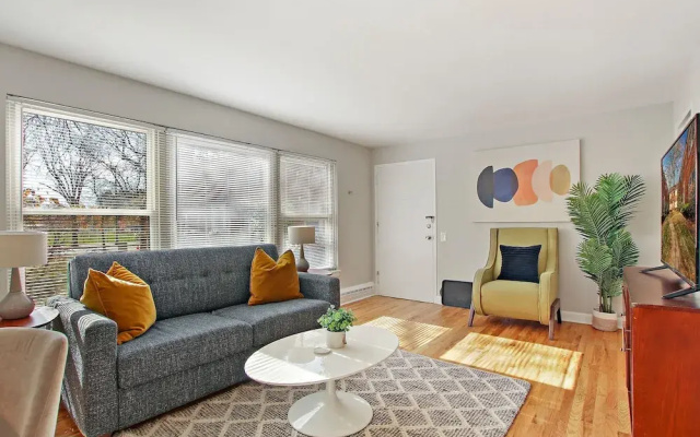 1BR Roomy Apartment in Bowmanville