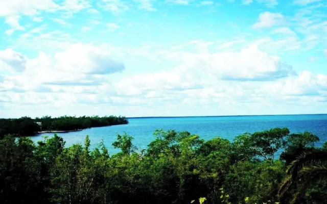 See Belize Sunrise Sea & Garden View 2-bed Studio w Pool & Overwater Deck, 1stfl