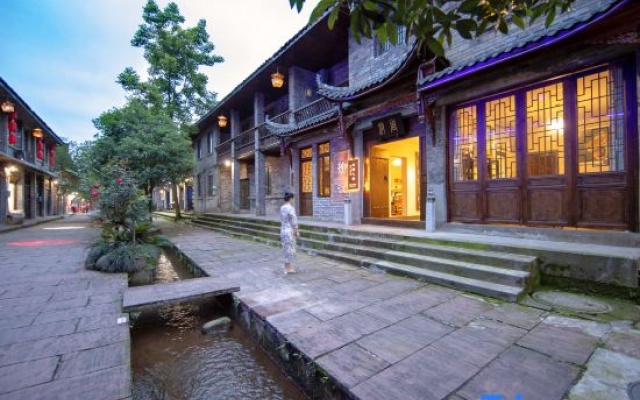 Zhoufu B&B, Liujiang Ancient Town – Outside – Meishan