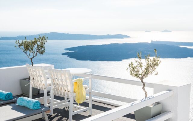 On The Rocks Hotel