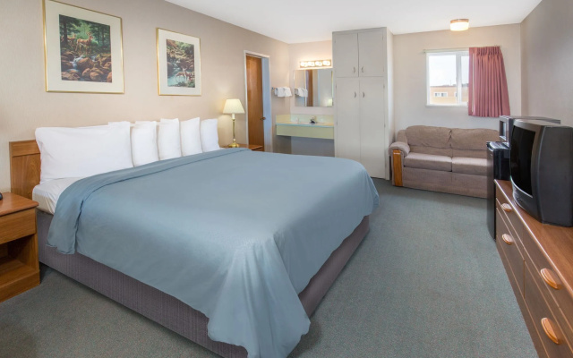 Redwood Inn