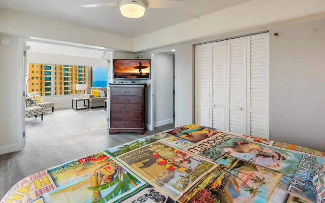 Ilima Suite at The Ilikai Short Walk to Beach!