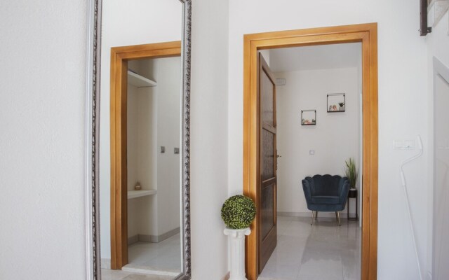 Luxury Modern House, Just 1 min Walk to the Beach