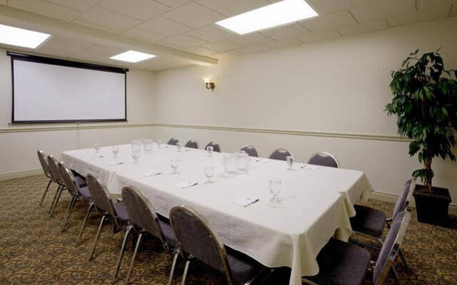 Clarion Inn And Conference Centre