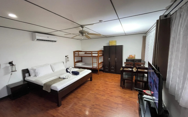 Parrot Resort Moalboal