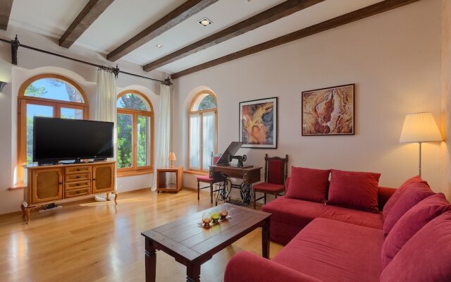 Holiday House in Pula 30 m From the sea