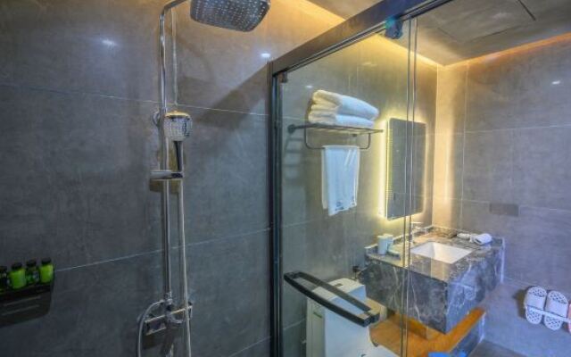 Clouds on the Hills Hostel