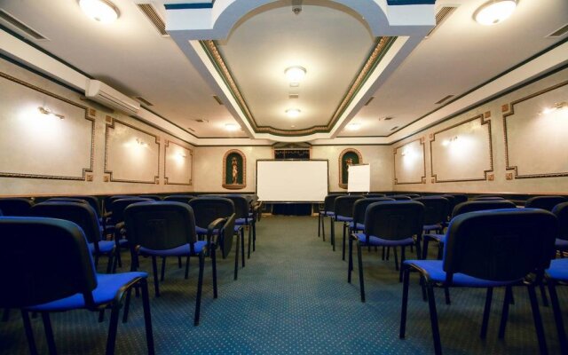 Гостиничный комплекс «Версаль»