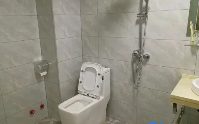 Luofushan RenZhen Apartment – Bathroom – Huizhou