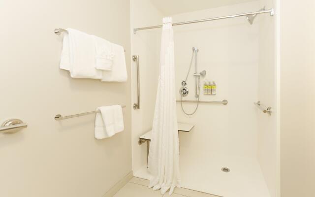 Holiday Inn Express & Suites Franklin - Berry Farms by IHG