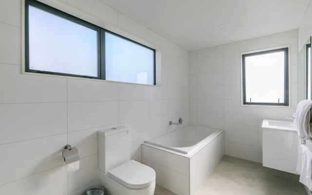 Hero Holiday House L12