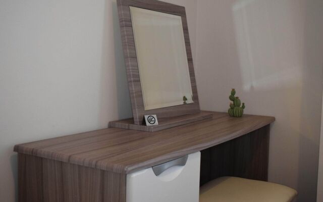 Higher Living-Professional Southsea Apartment